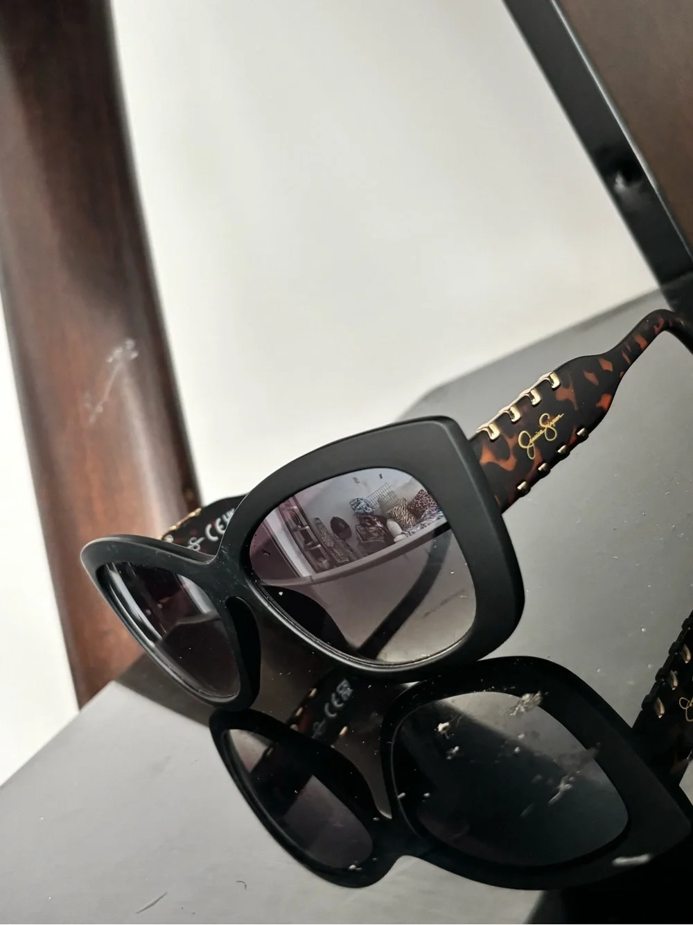 Jessica Simpson stylish tortoiseshell